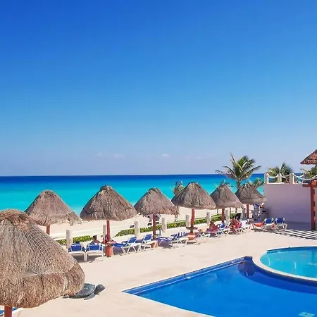 Villa Aurora Beautiful Beachfront Apartment Cancun Exterior photo