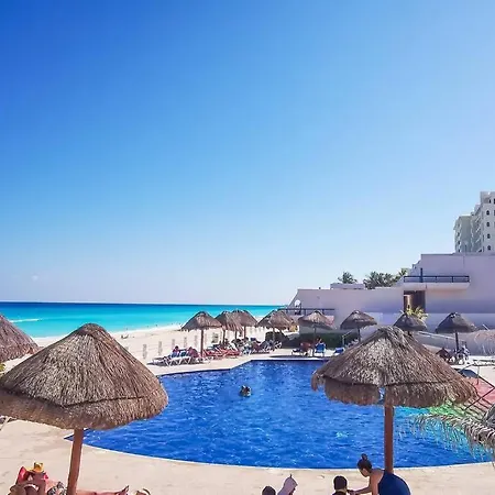 Villa Aurora Beautiful Beachfront Apartment Cancun Exterior photo